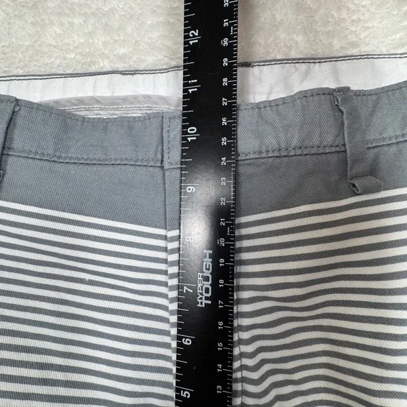 Calvin Klein Slim‎ Fit Shorts Striped Casual Walking Shorts Size 34 - Picture 9 of 9
